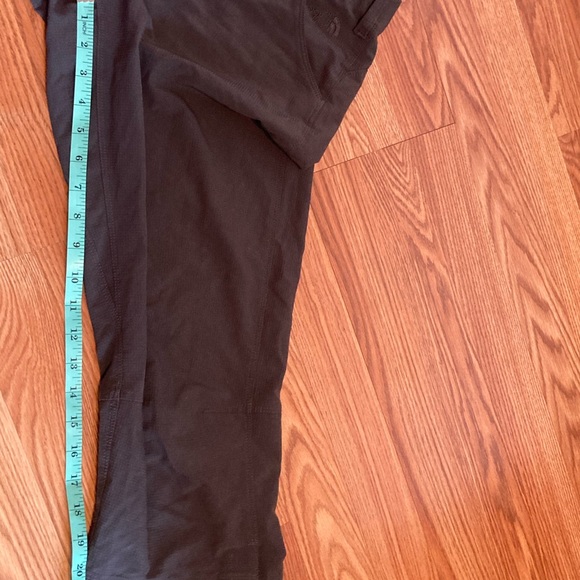North Face. Capris - Picture 8 of 10